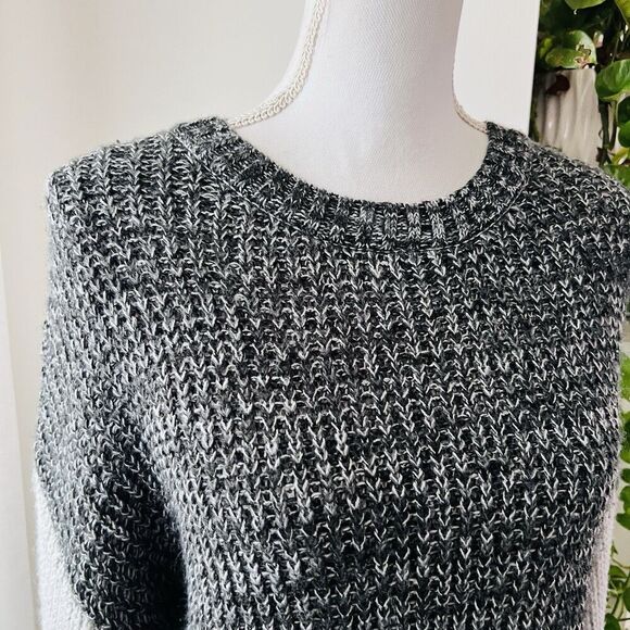 Time & Tru Gray Colorblock Soft Cozy Stretchy Sweater - Size XL 16/18 - Picture 2 of 8